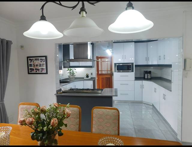 3 BEDROOM HOUSE FOR SALE IN ISIPINGO BEACH